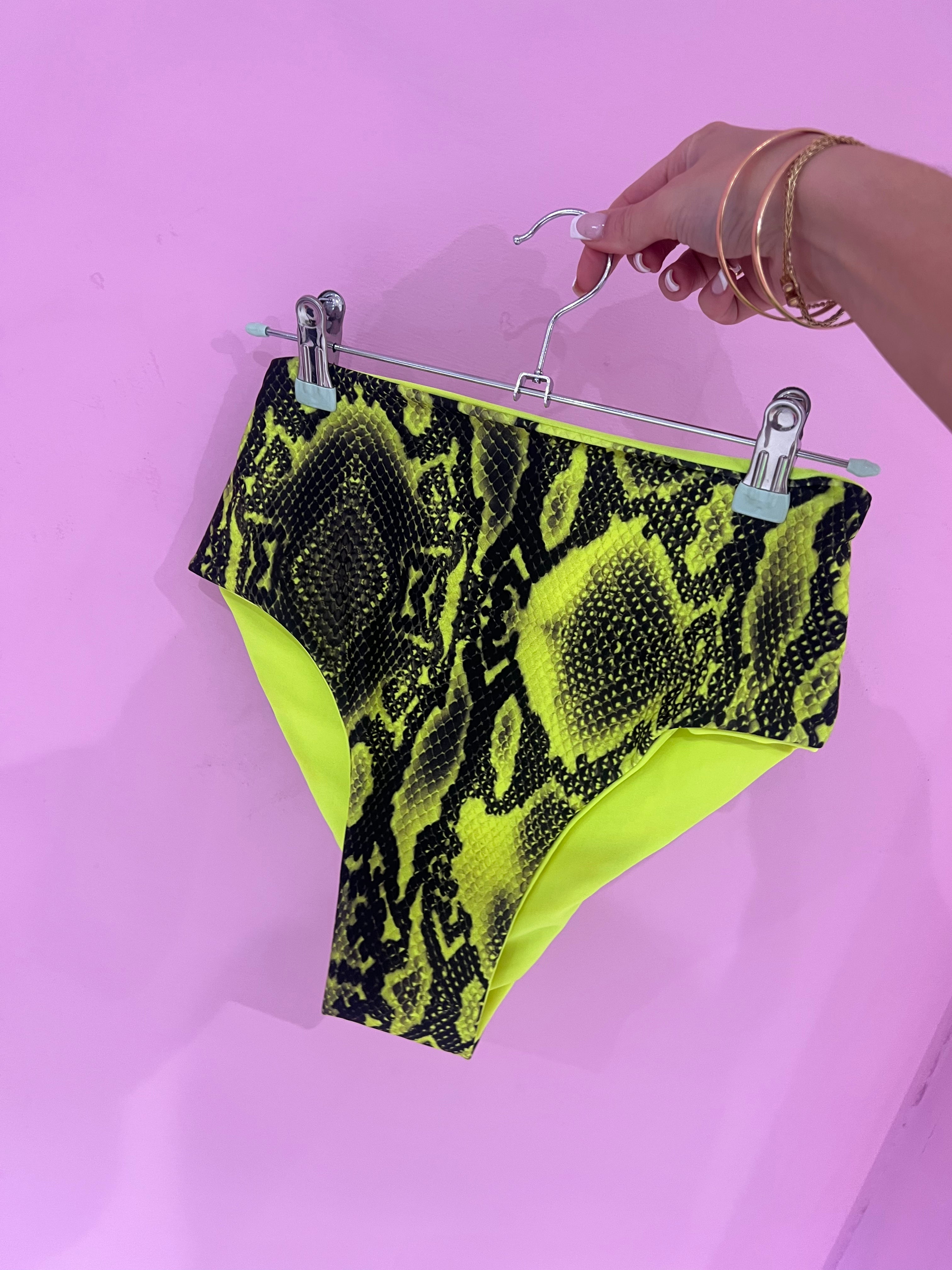 Yellow neon snake highrise size 8
