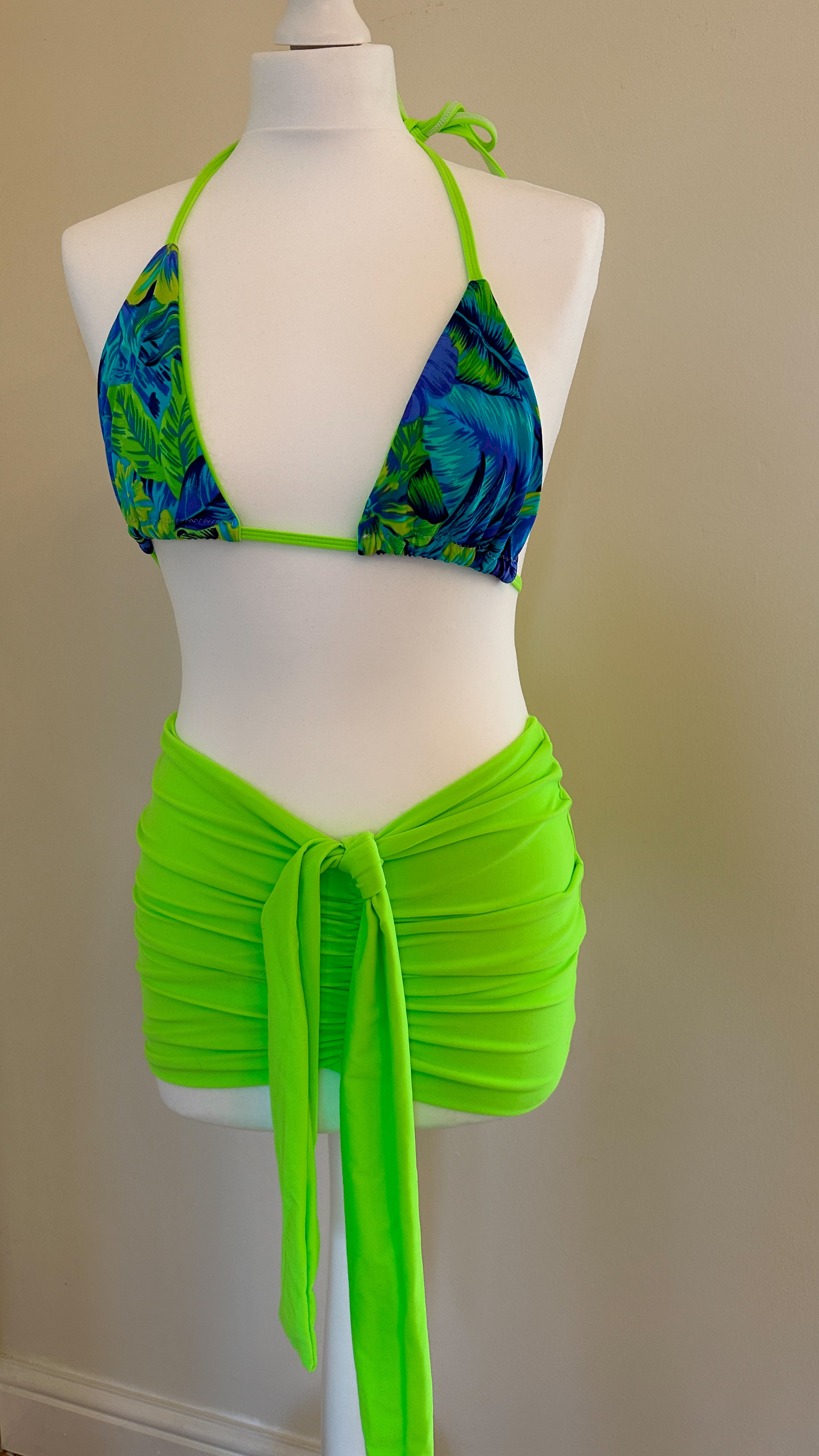 Tropical knot set size 8