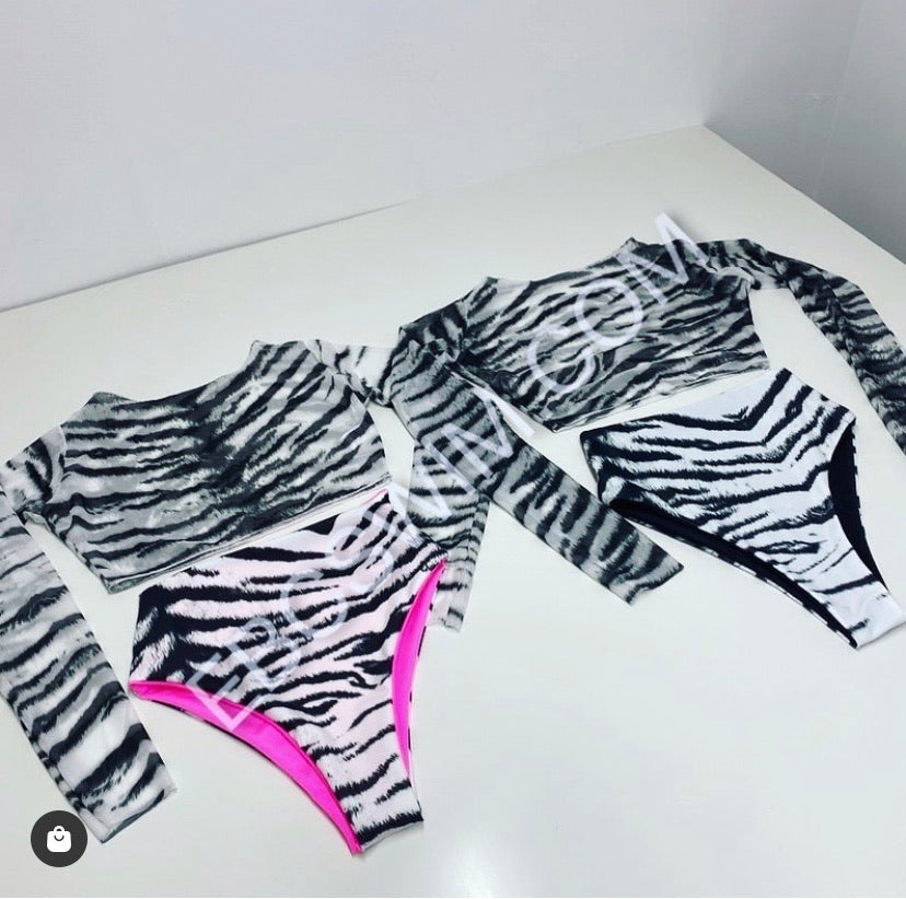 Zebra Mesh top and highrise bottoms (@loladeluca)